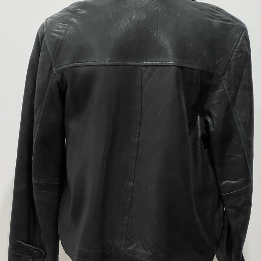 Vintage Sleek Black Leather Jacket - Picture 7 of 9